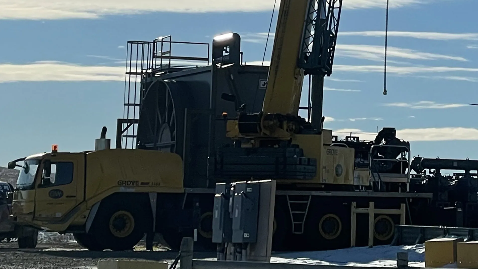 A Dacotah West Grove crane rigged up on an oilfield production site